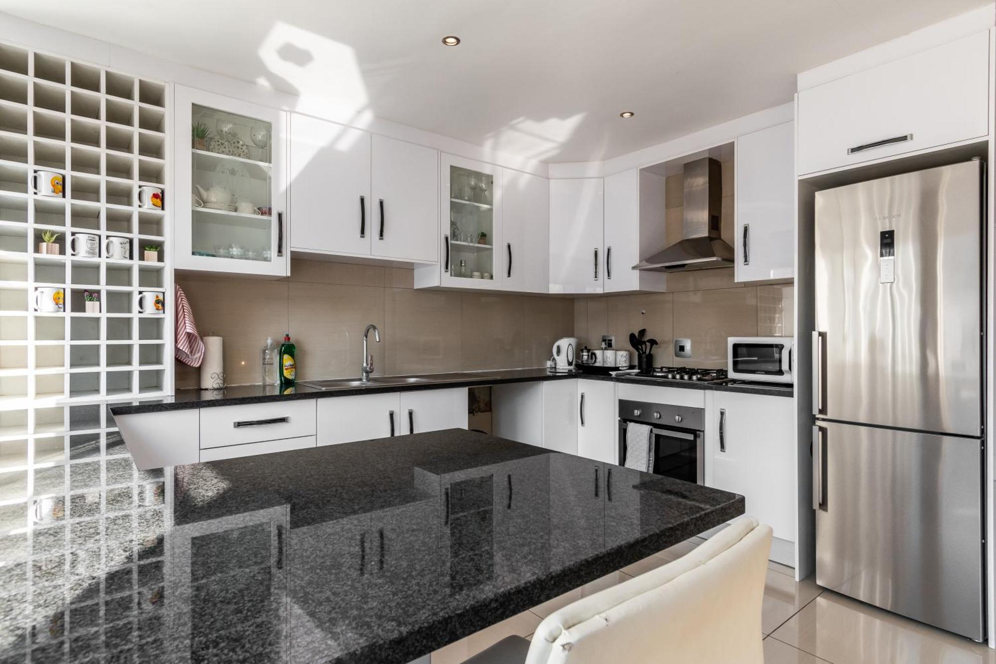 Apartment Bright Spacious In Keeromcity Gem Cape Town